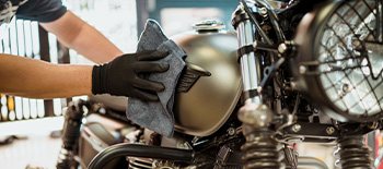 Produits dégraissants pour moto